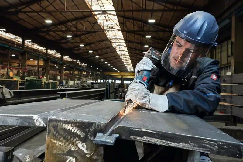 Makinë drejtë bluarëse Bosch GGS 18V-23 LC Professional, brushless, 8 mm, 23000 RPM, zi/kaltër/kuqe/argjendtë