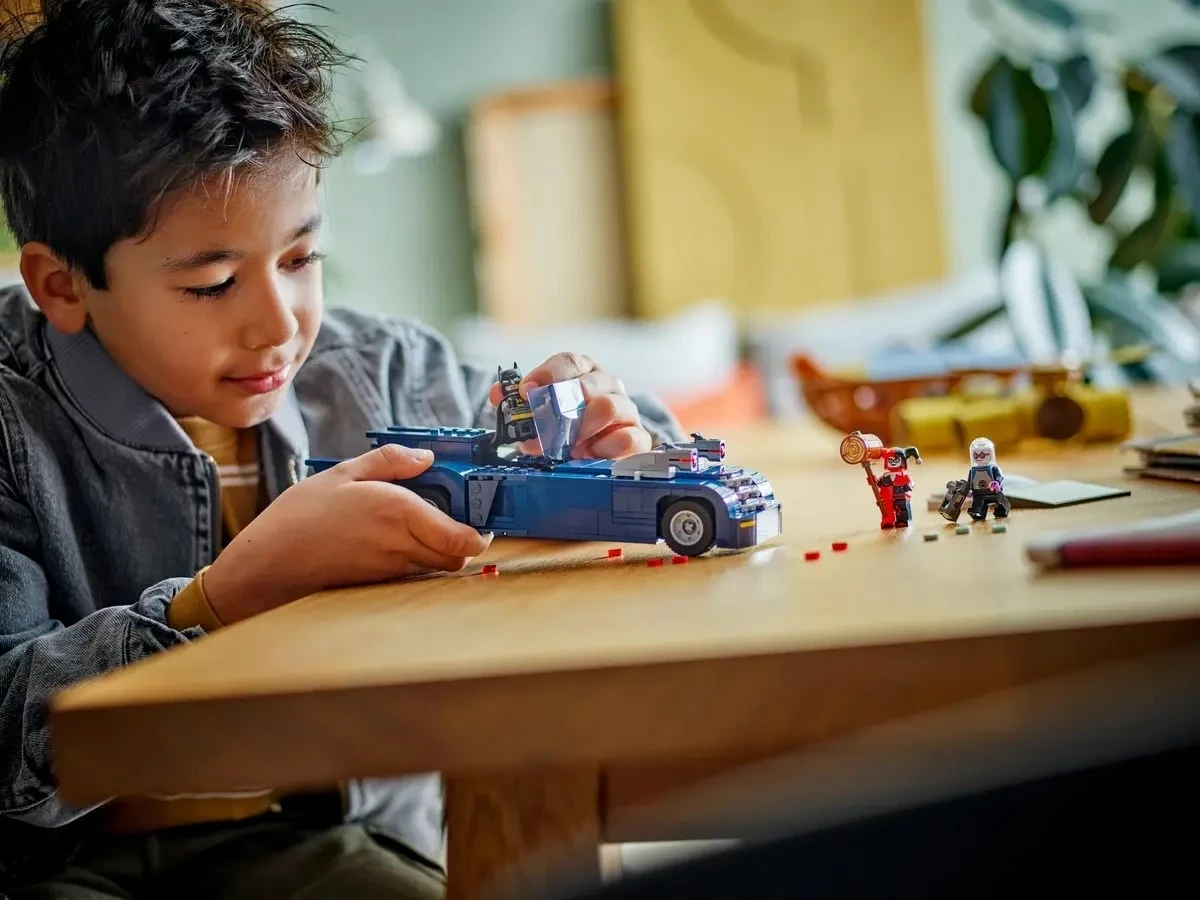 Set LEGO Batman 76274 Batman VS Harley Quinn dhe Mr. Freeze