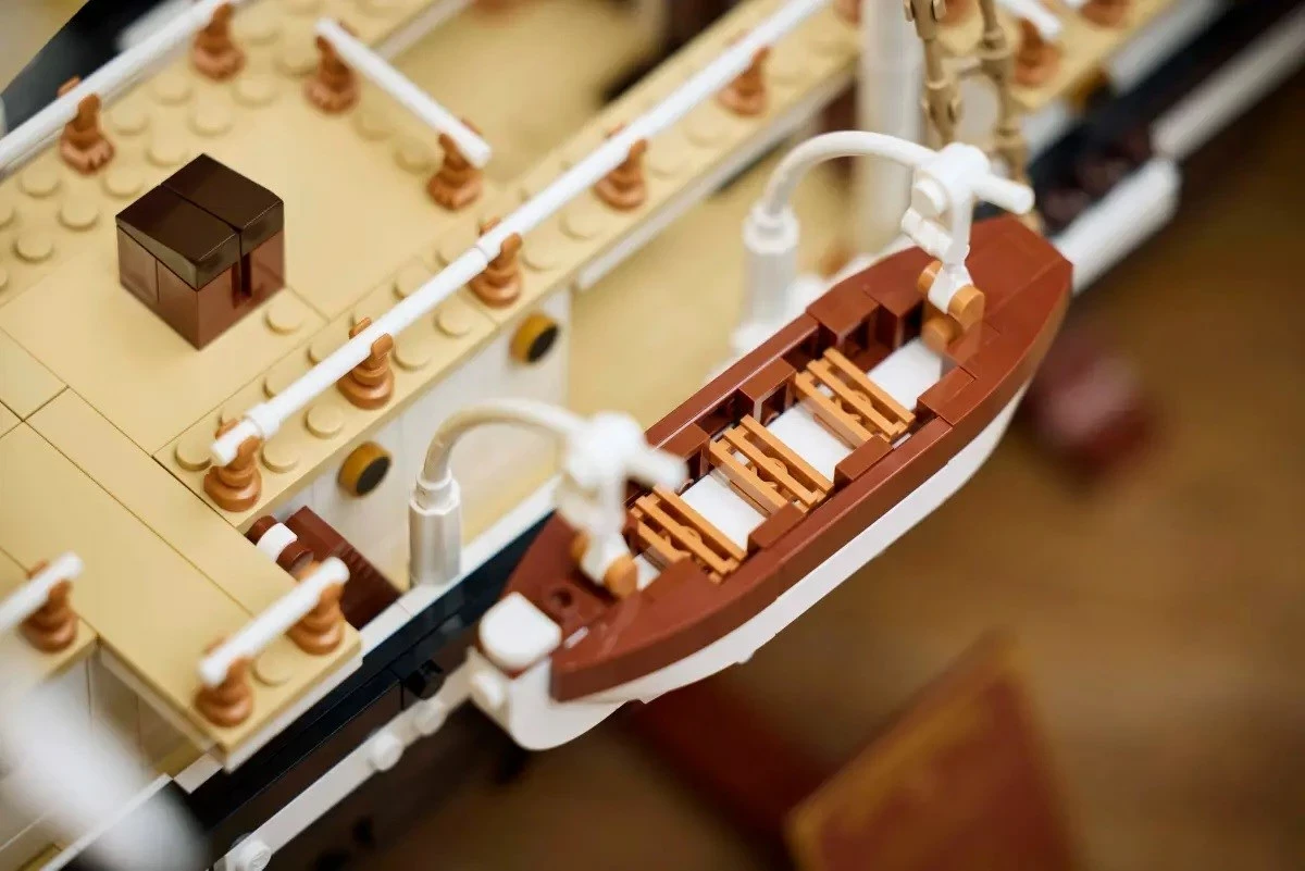 Set LEGO ICONS 10335 Endurance