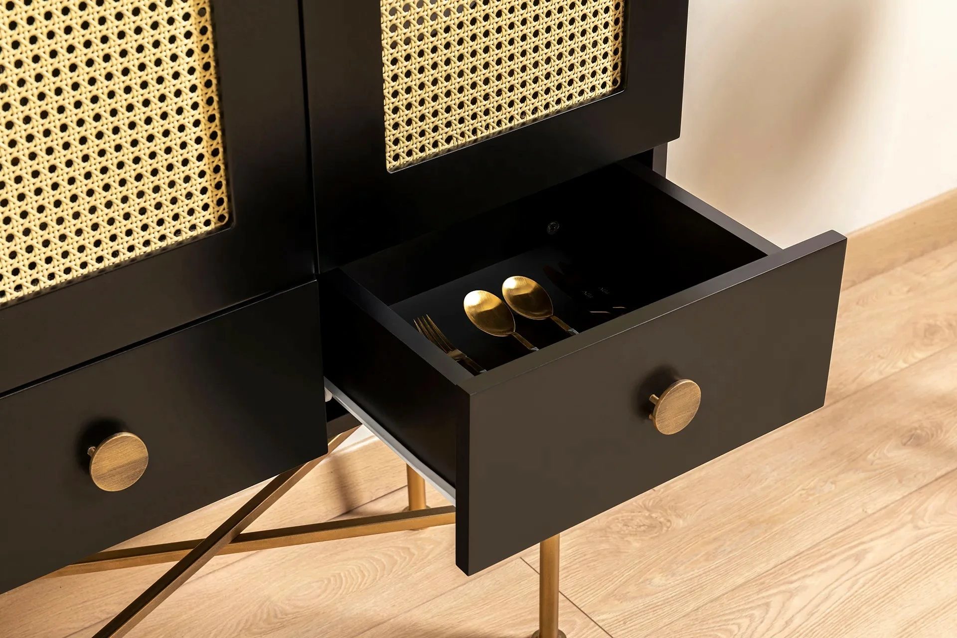 Konsol Skye Decor Cliff 150, e zezë