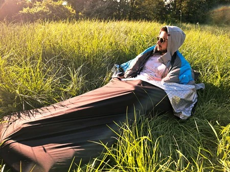 Thes gjumi izolues LayOn CozyBivy 188 x 65 cm, i gjelbër