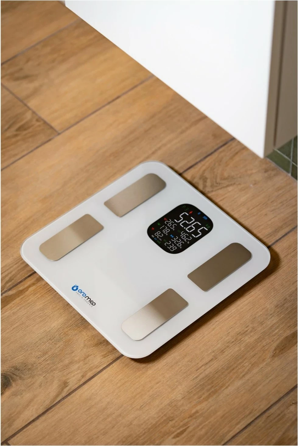 Peshore smart Oromed Gold-Bluetooth, ekran elektronik, aplikacion, e bardhë