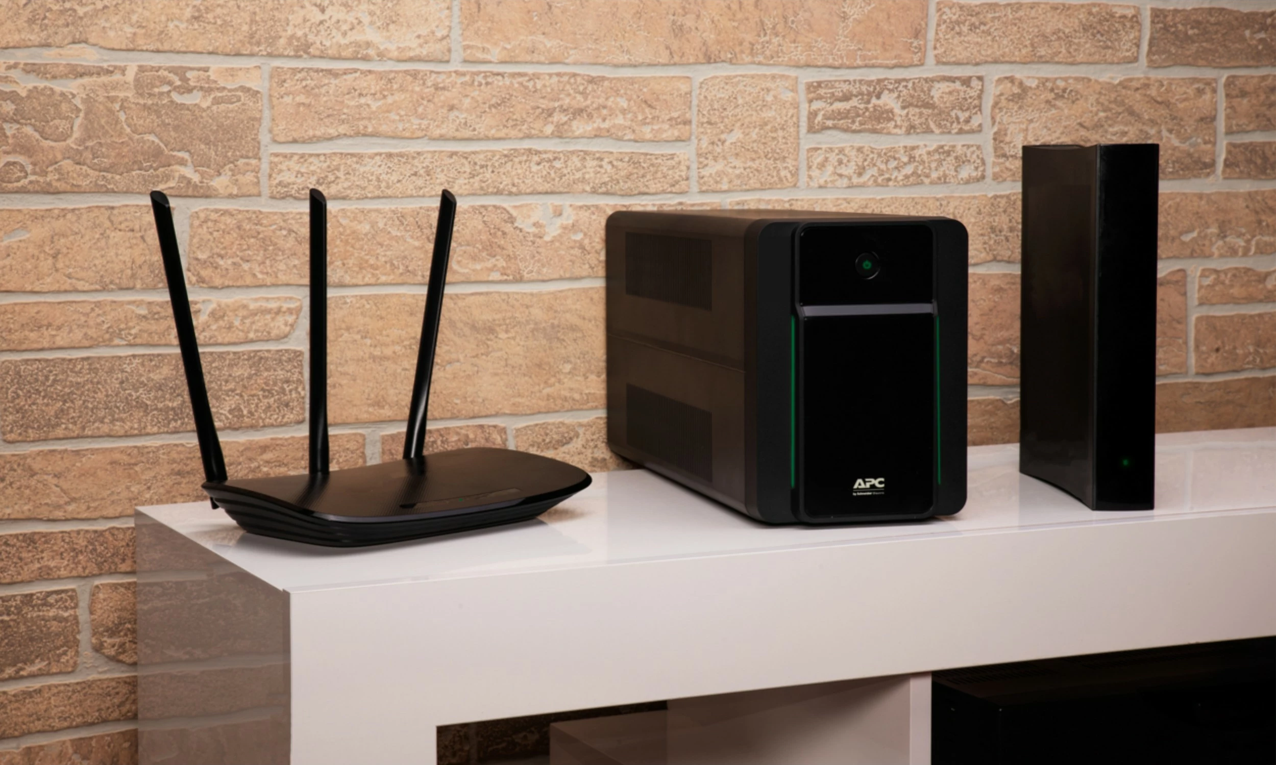 UPS APC BX1200MI, Line-Interactive, 1.2 kVA, 650 W, Sine, 140 V, 300 V