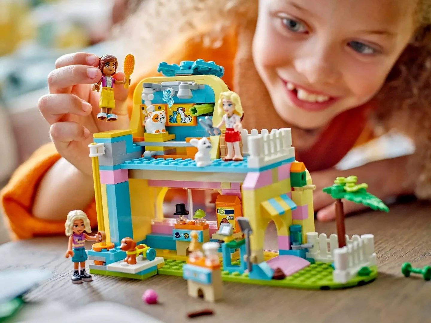 Set LEGO Friends 42650 Dyqan Aksesorësh për Kafshë