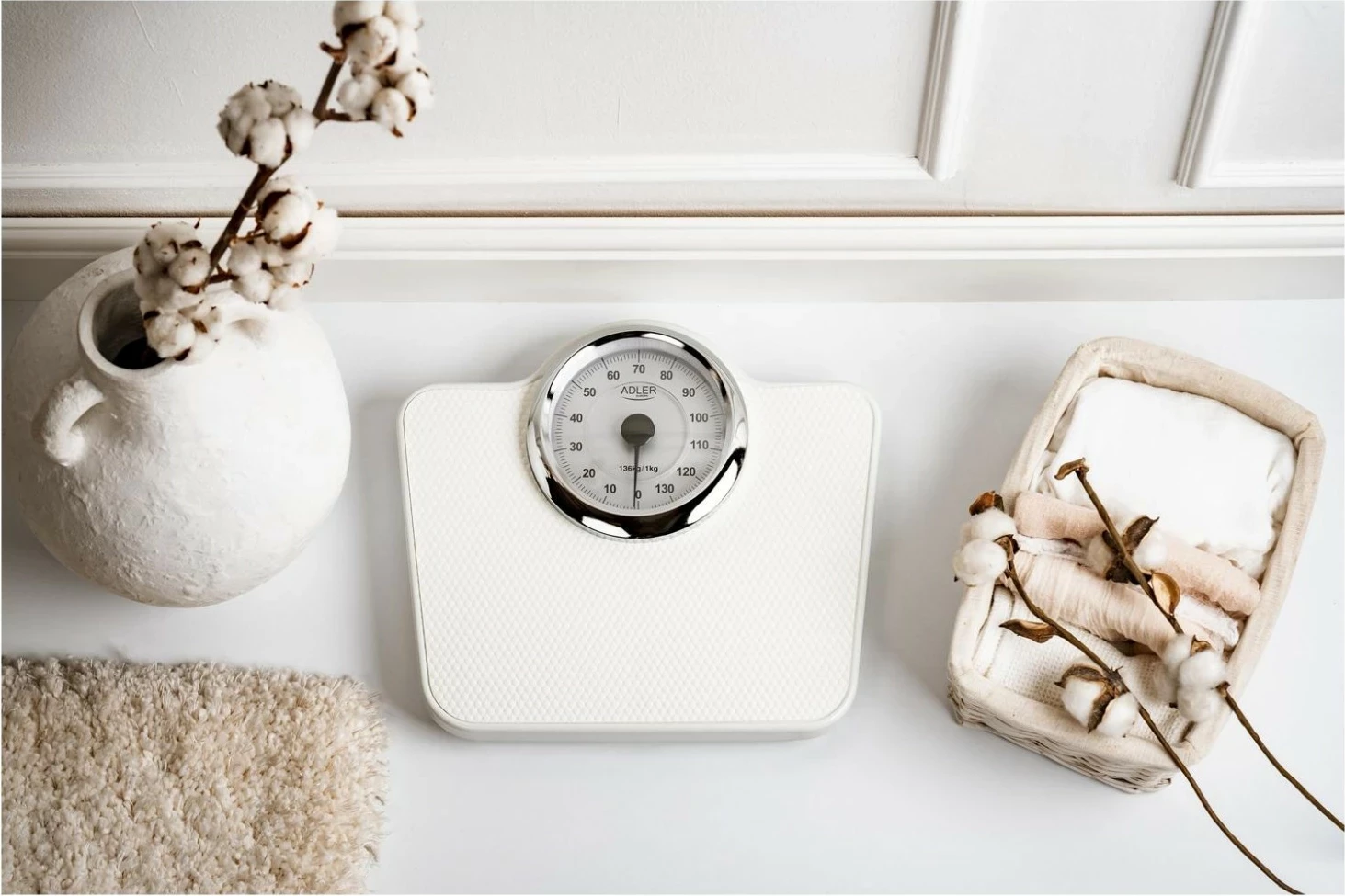 Libra Adler AD 8180, mekanike, ngjyrë e bardhë