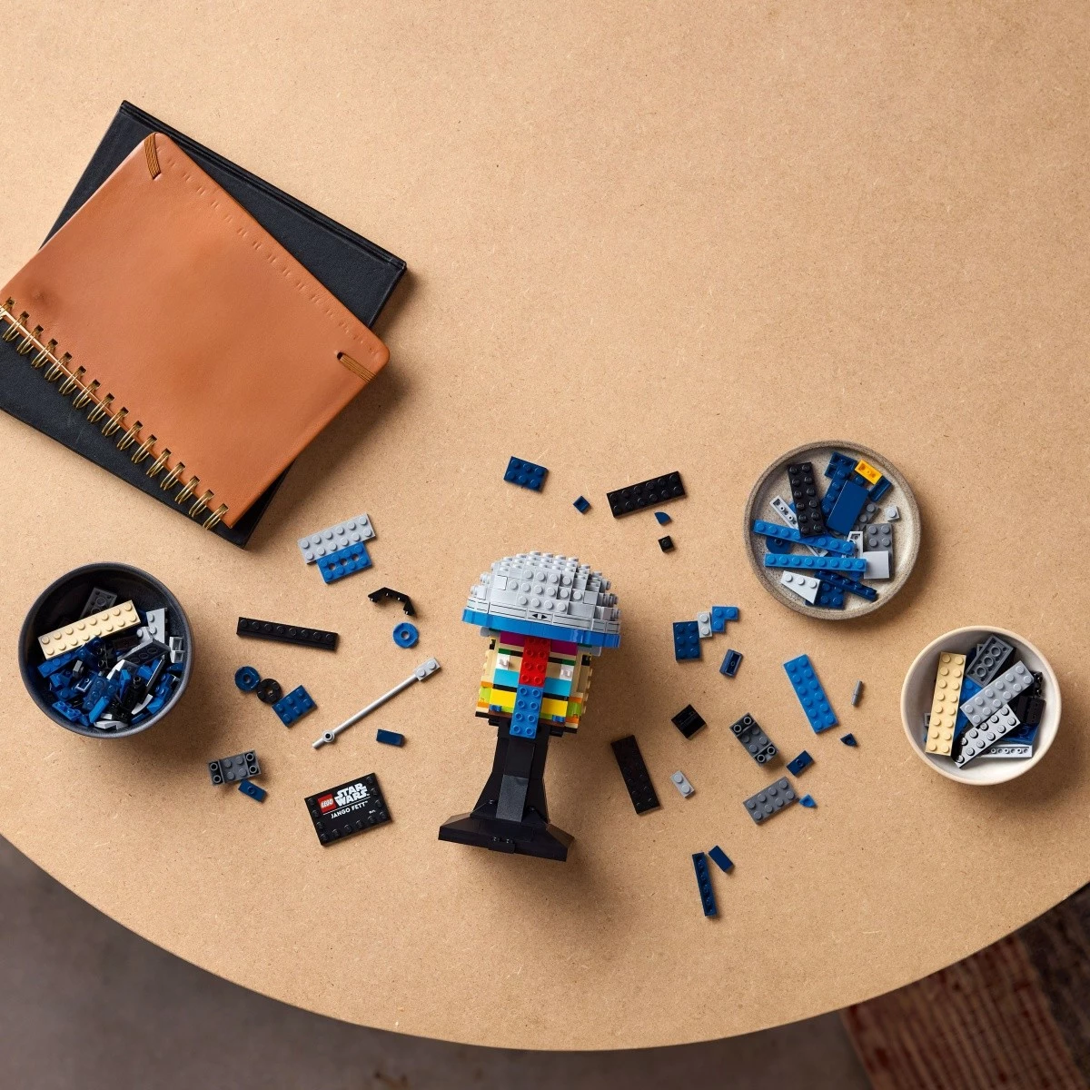 Set LEGO Star Wars Helmet Jango Fett 75408, 616 pjesë, Blu/Gri