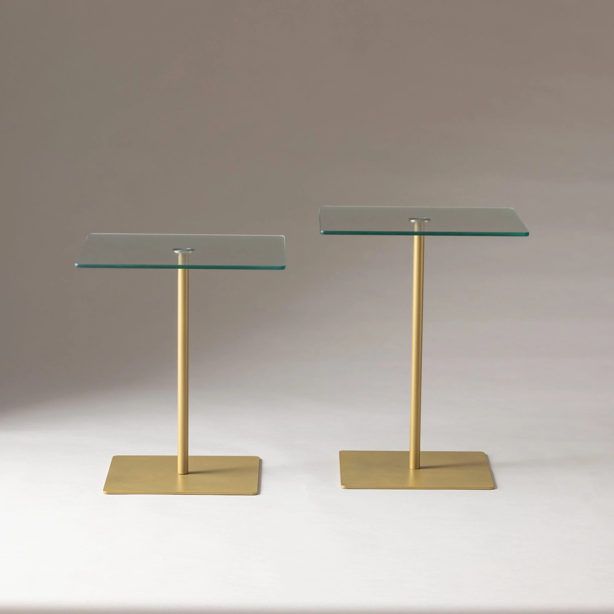 Set tavolinash kafeje Skye Decor, elegante, 2 copë, ngjyrë ari, transparente