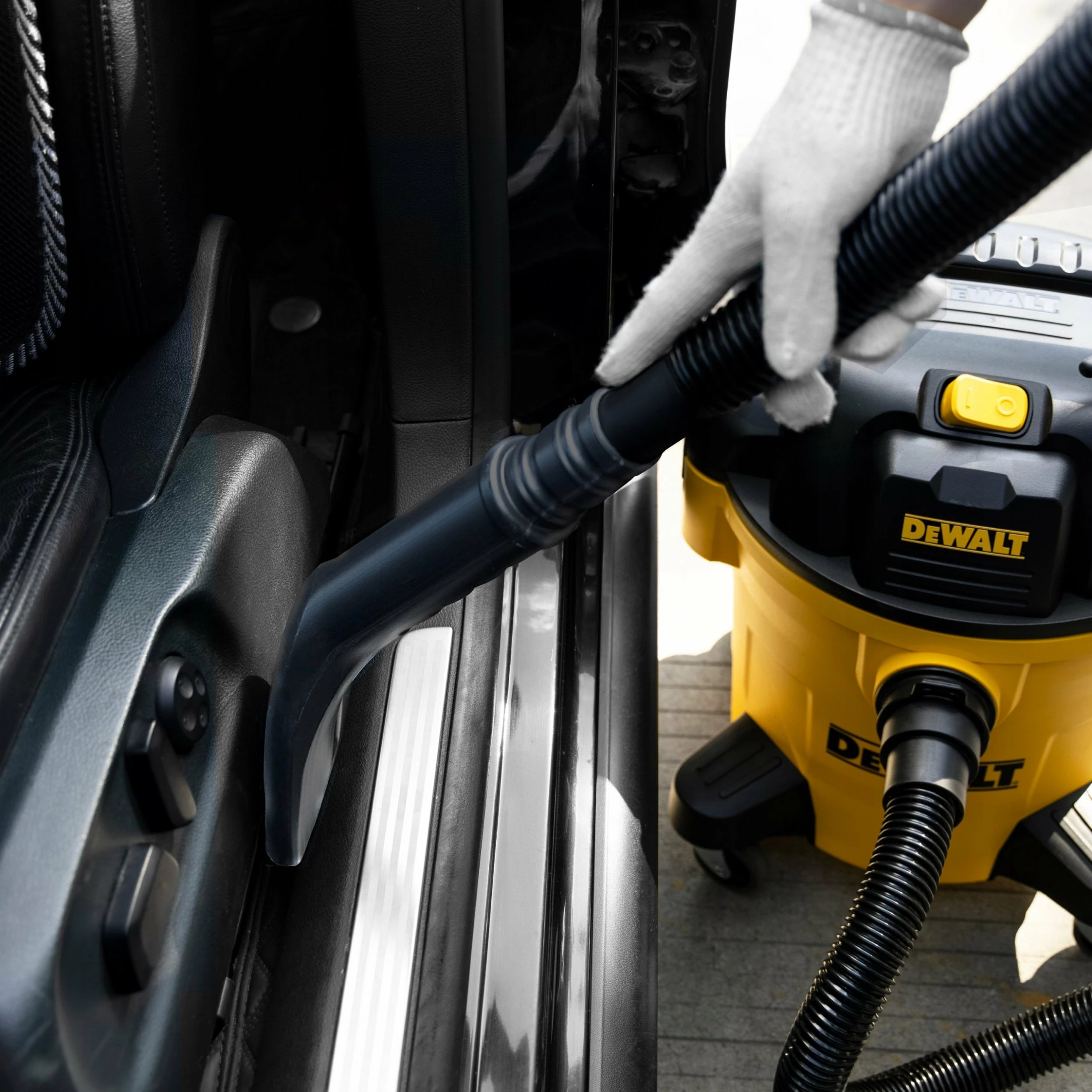 Set aksesorësh për pastrim veture DeWalt DXVA13-0801, 8 pjesë, zorrë 4.5 m (32 mm), 3 adaptera