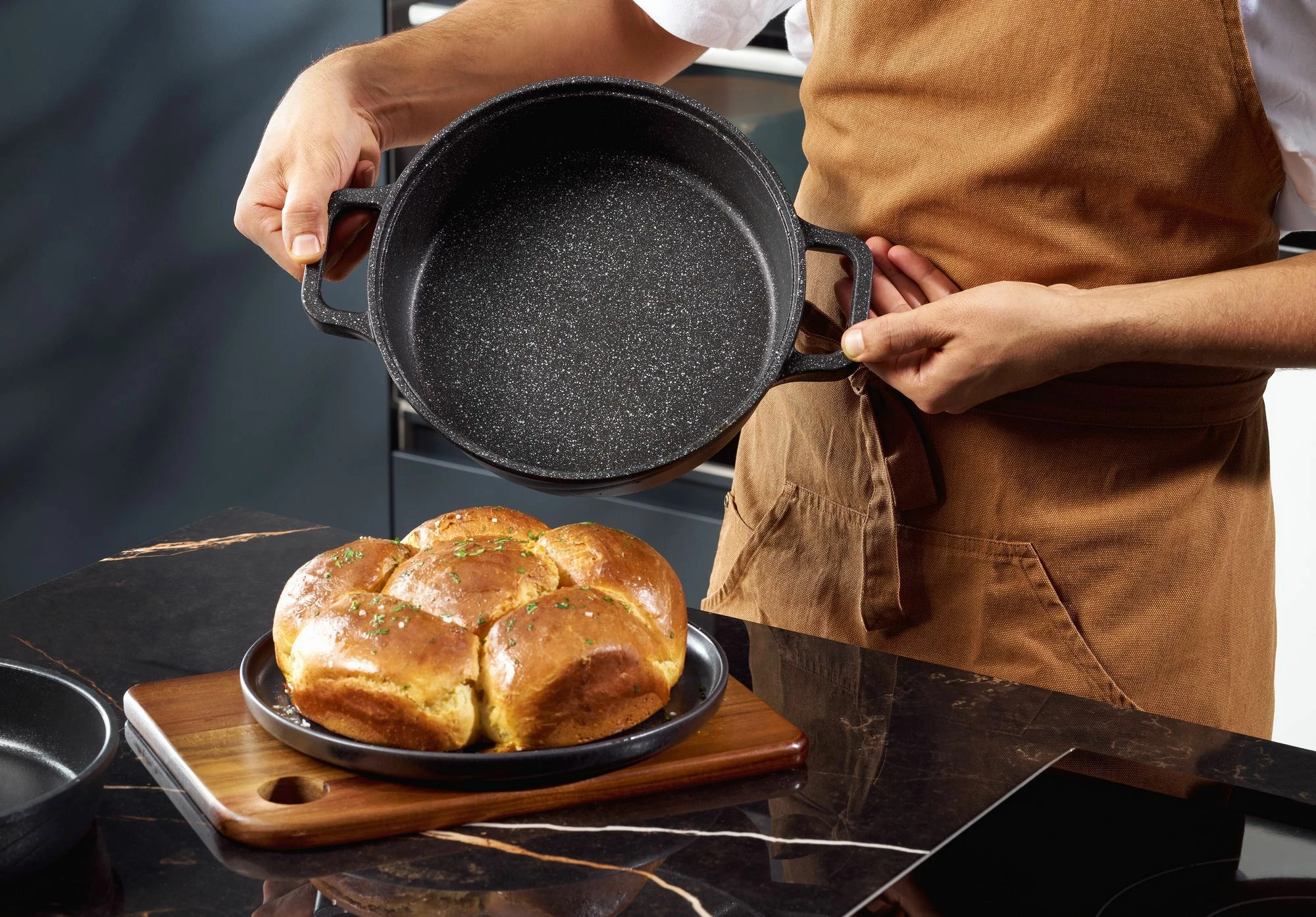 Set tenësh me tenxhere e tigan, ngjyrë e zezë, Hermia Concept, Vetta