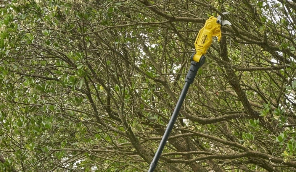 Gërshërë krasitëse teleskopike me bateri Stanley Fatmax SFMCPP632B-XJ 18V, 2.4 m, 32 mm