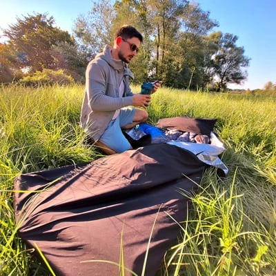 Thes gjumi izolues LayOn CozyBivy 188 x 65 cm, i gjelbër