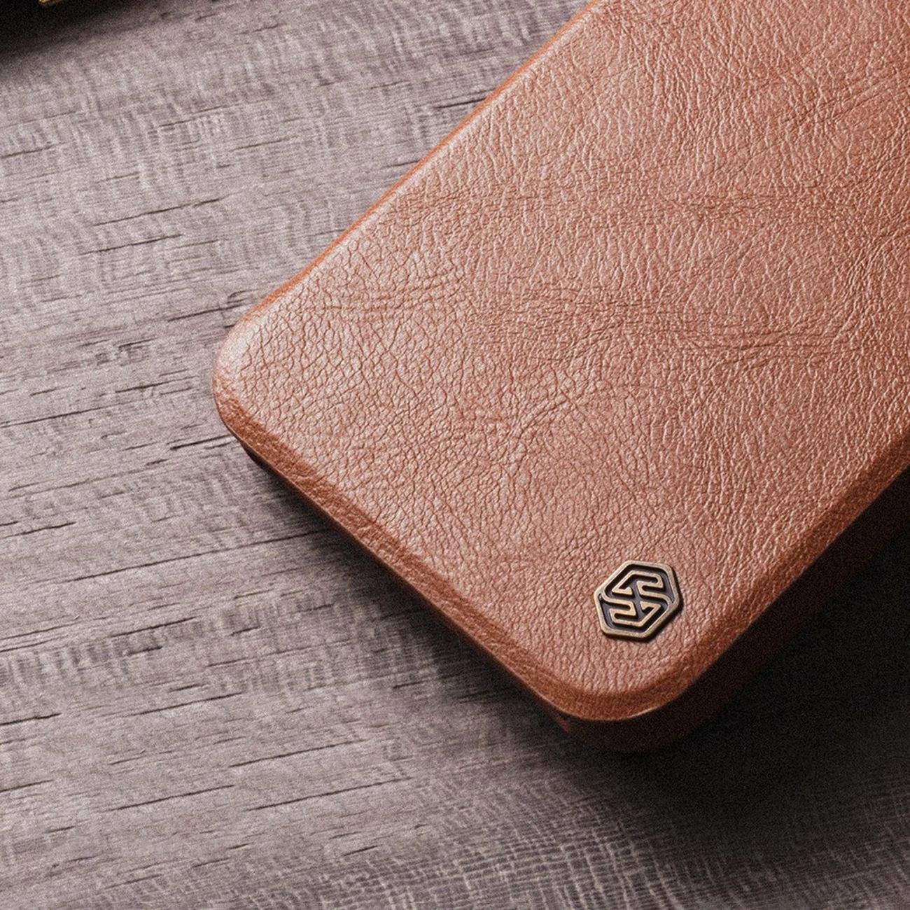 Mbështjellës Nillkin Qin Leather Pro Case për iPhone 14 Plus, me kapak dhe mbrojtje kamere, Kaltër