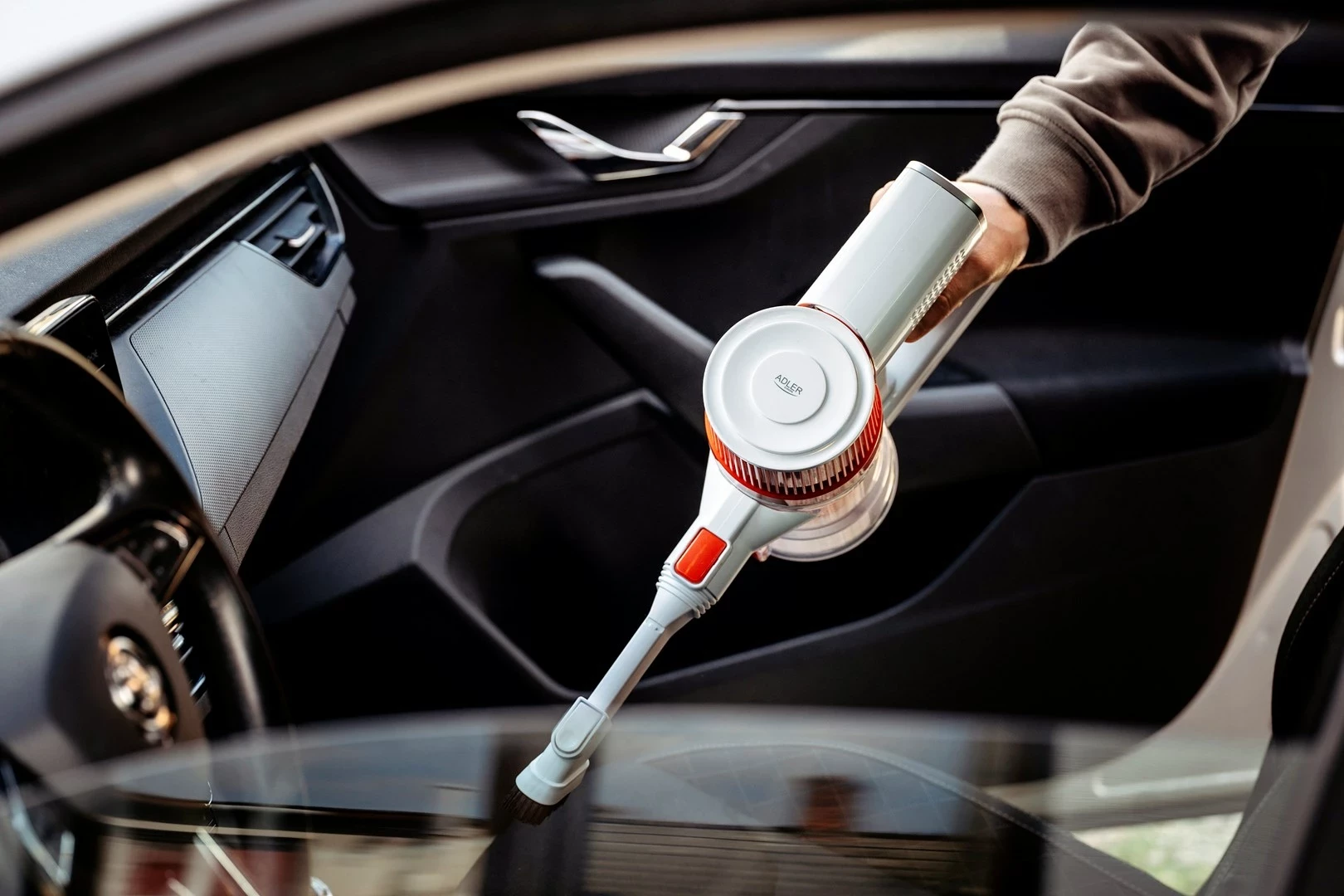 Fshesë elektrike Adler AD 7051, pa kabllo, 2200 mAh