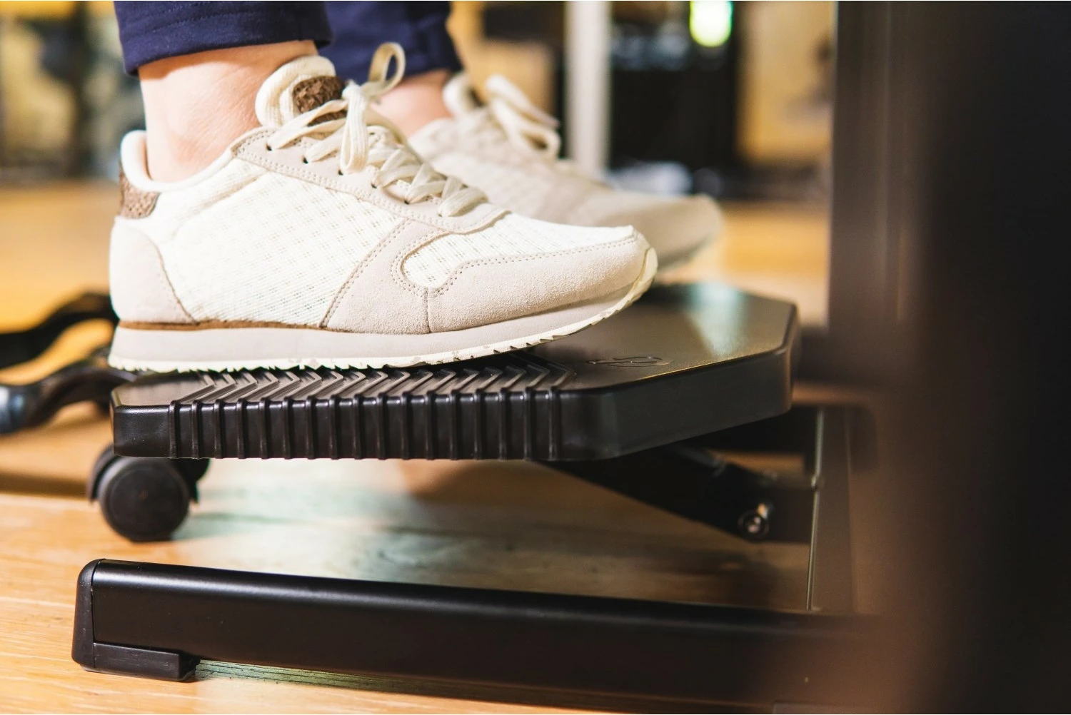 Mbështetëse këmbësh BakkerElkhuizen Basic 950, rregullim 3-19cm, e zezë