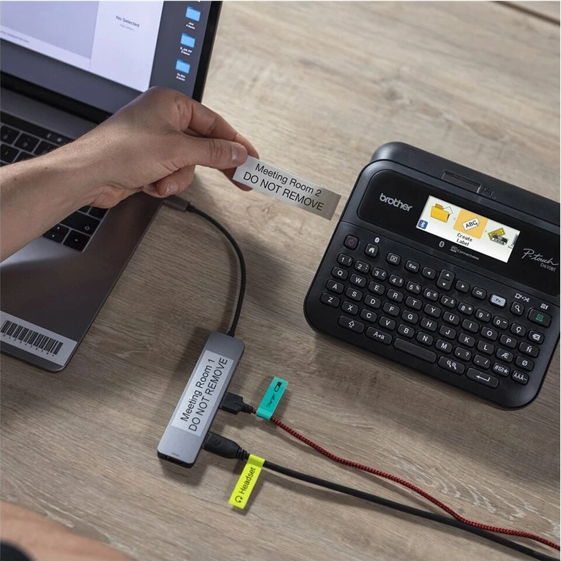 Etiketues Brother P-touch PT-D610BT, me ekran ngjyrë, Bluetooth, USB, me kasetë etikete, zi, me kuti transporti