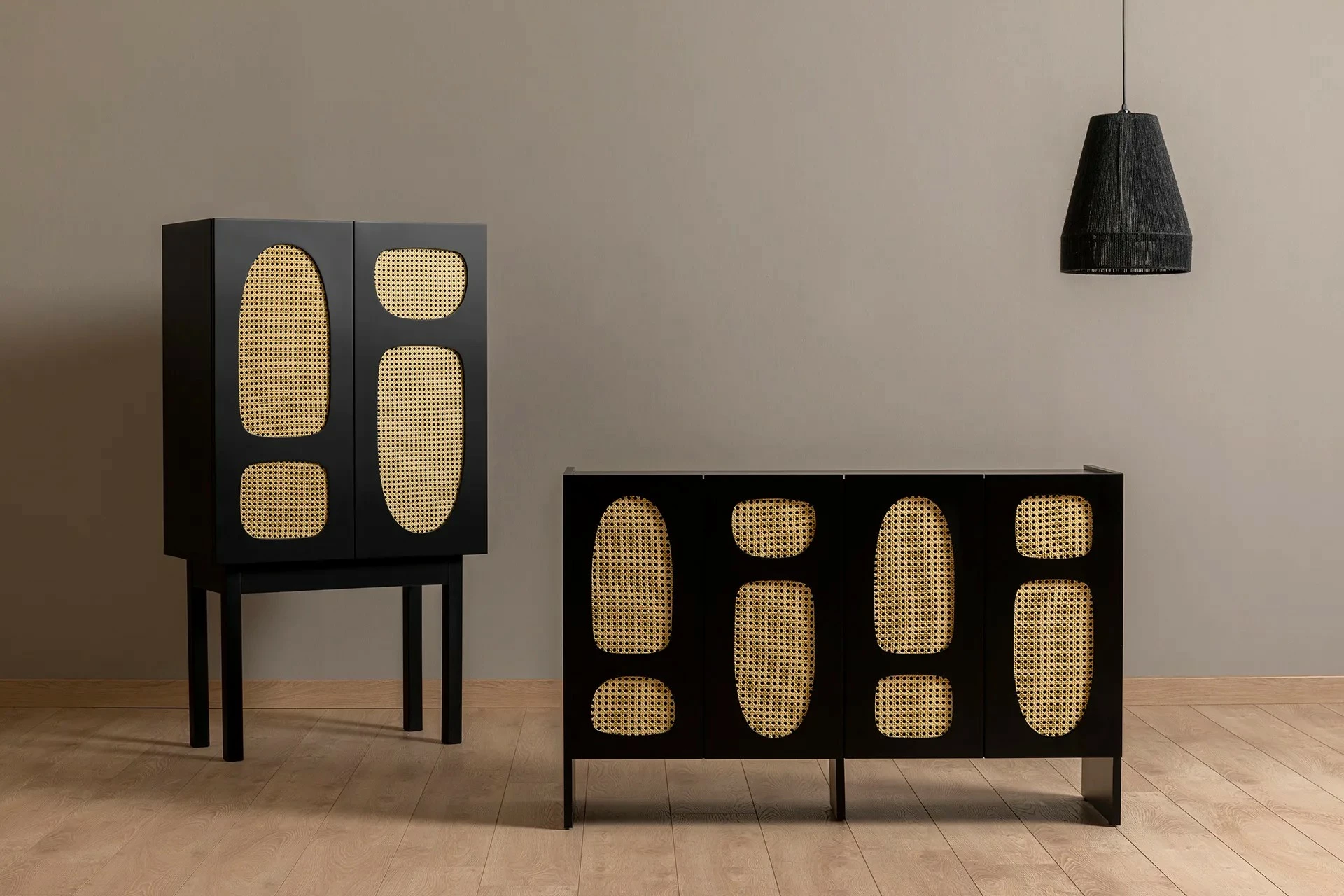 Konsol Simona 135, ngjyrë e zezë