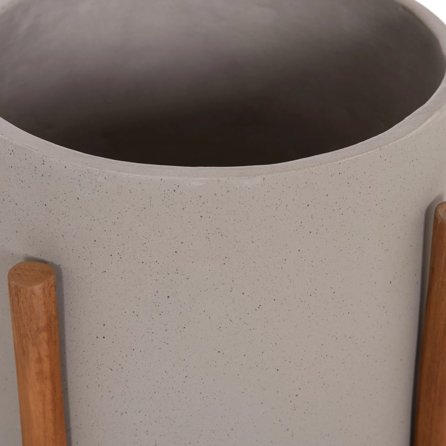 Vazo e brendshme RENTIL, fibër-cement, ngjyrë gri, bazë dru tik, Φ27x56Hcm