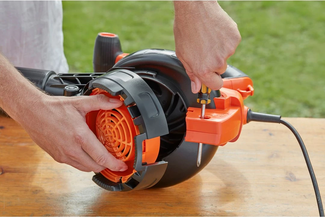 Fshesë me ajër dorëshe BLACK+DECKER BEBLV300-QS, 315 km/h, 40L, portokalli