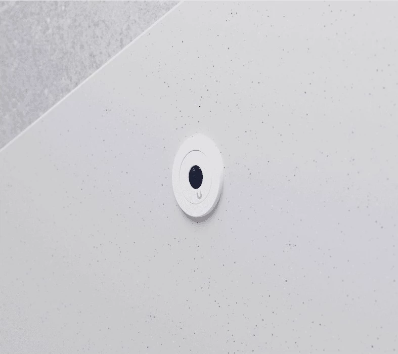 Lentë Ubiquiti AI Theta, për distanca të gjata, e bardhë