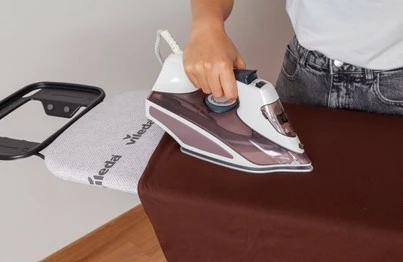 Dërrasë hekurosjeje Vileda Diamond S, 114x33 cm, me mbajtëse hekuri, e zezë/rozë/vjollcë/bardhë