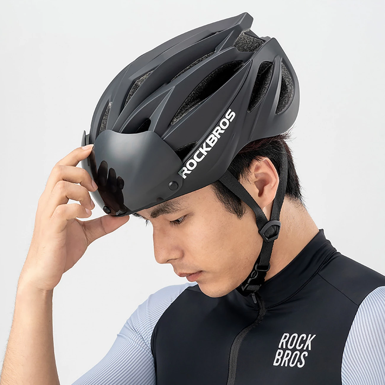 Helmetë biçiklete Rockbros 10110045006 me syze UV të ndashme, e zezë/kafe