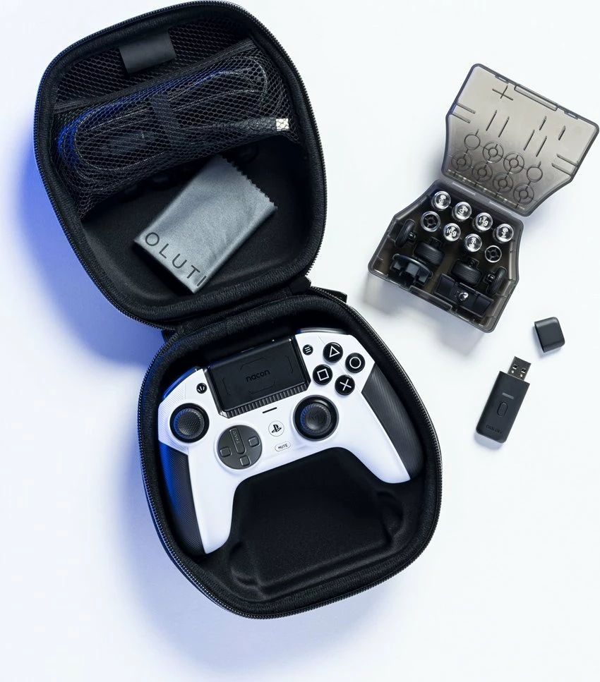 Gamepad wireless Nacon Revolution 5 Pro, kompatibil me PS5/PS4/PC, Hall Effect, me çantë dhe aksesorë, i bardhë