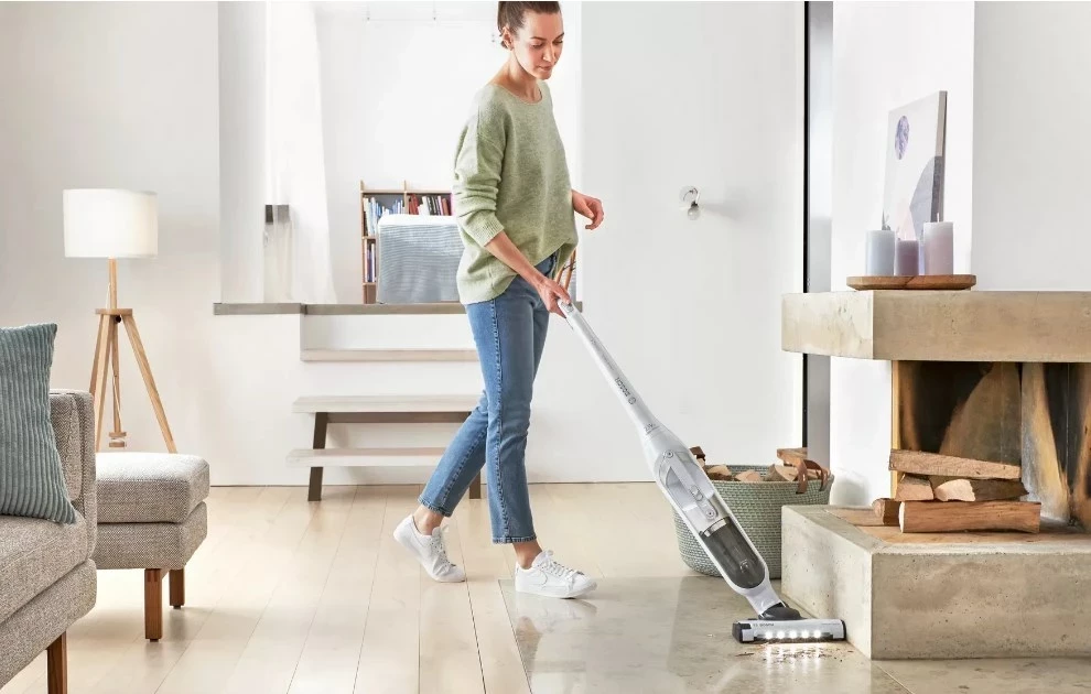 Fshesë elektrike Bosch Serie 4 BCH3P2301, pa qese, 0.4 L, e bardhë