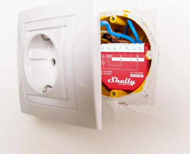 Smart switch Shelly Qubino Wave 1PM, i kuq