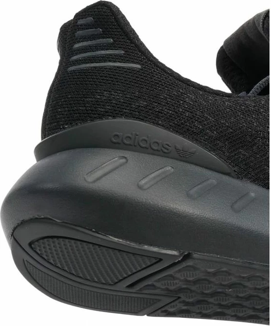 Atlete adidas për meshkuj dhe femra, të zeza