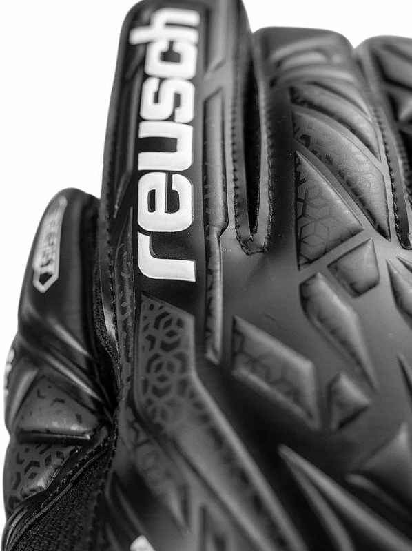 Dorëza portieri Reusch, të zeza