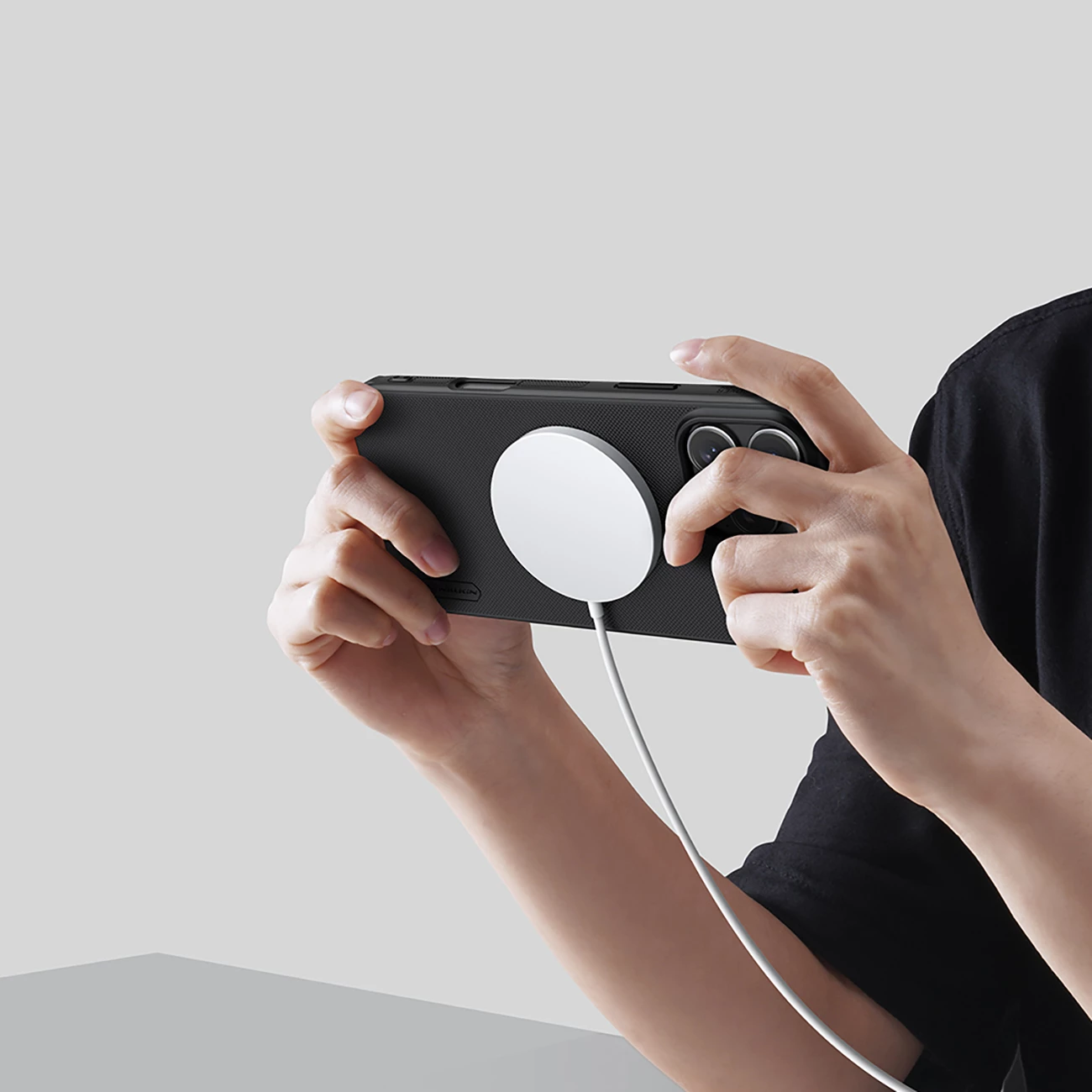 Mbështjellës Nillkin Super Frosted Shield Pro Magnetic Case për iPhone 16 Pro Max, i zi