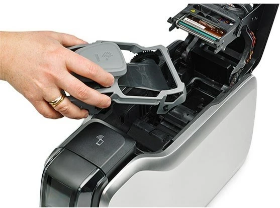 Printer kartelash plastik Zebra ZC300, 300 x 300 DPI, Wi-Fi, Argjendtë