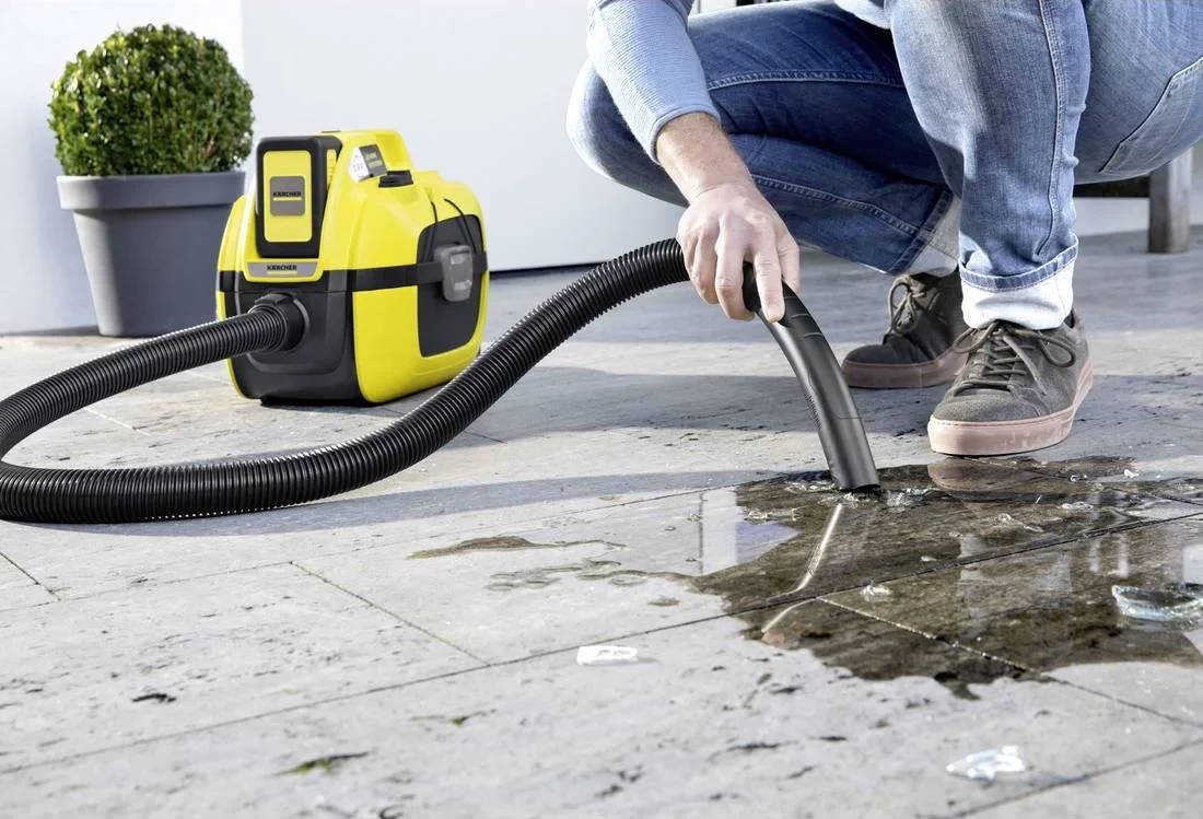 Fshesë me vakum lagë-thatë pa kabllo, Karcher WD 1 Compact Battery complete 1.198-301.0, 18 V, 230 W, 7 L, me bateri dhe karikues, e verdhë