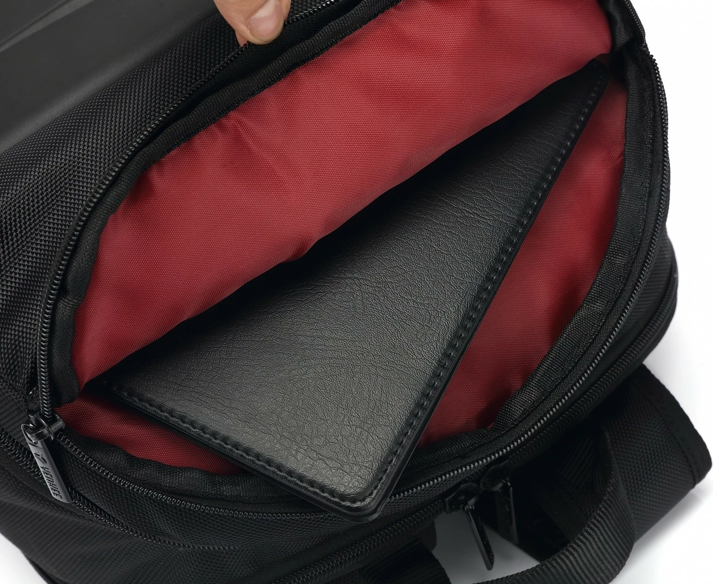 Çantë shpine për laptop YENKEE YBB 1503 SHIELD, 15.6", e zezë/kuqe