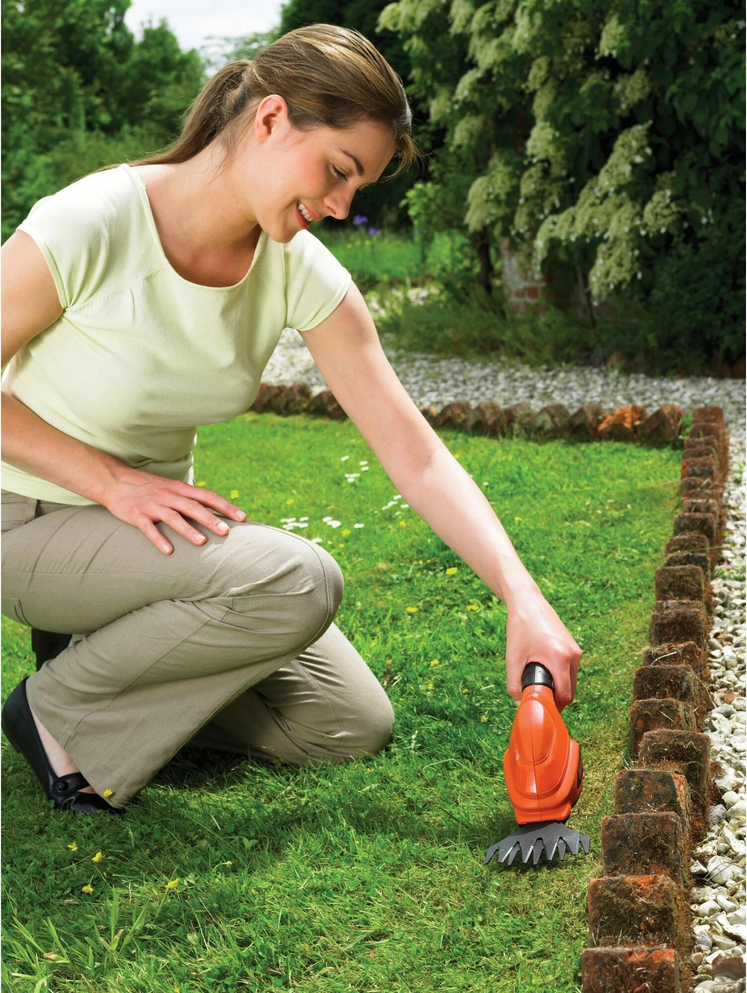 Gërshërë bari me bateri Black&Decker GSL200 3.6V 1.1Ah
