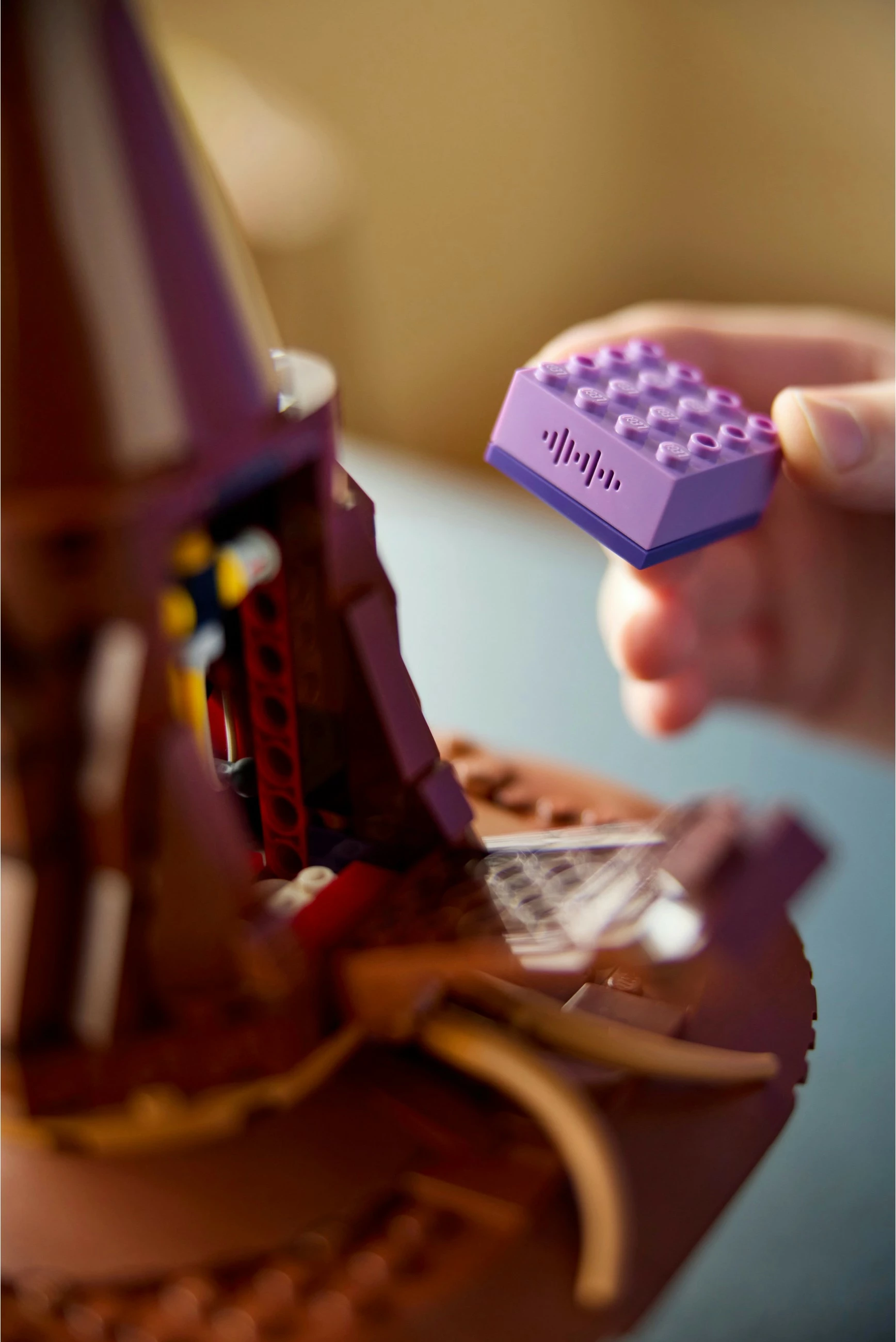 Set LEGO Talking Sorting Hat, 561 copë, plastikë, për të rritur, ngjyrë kafe