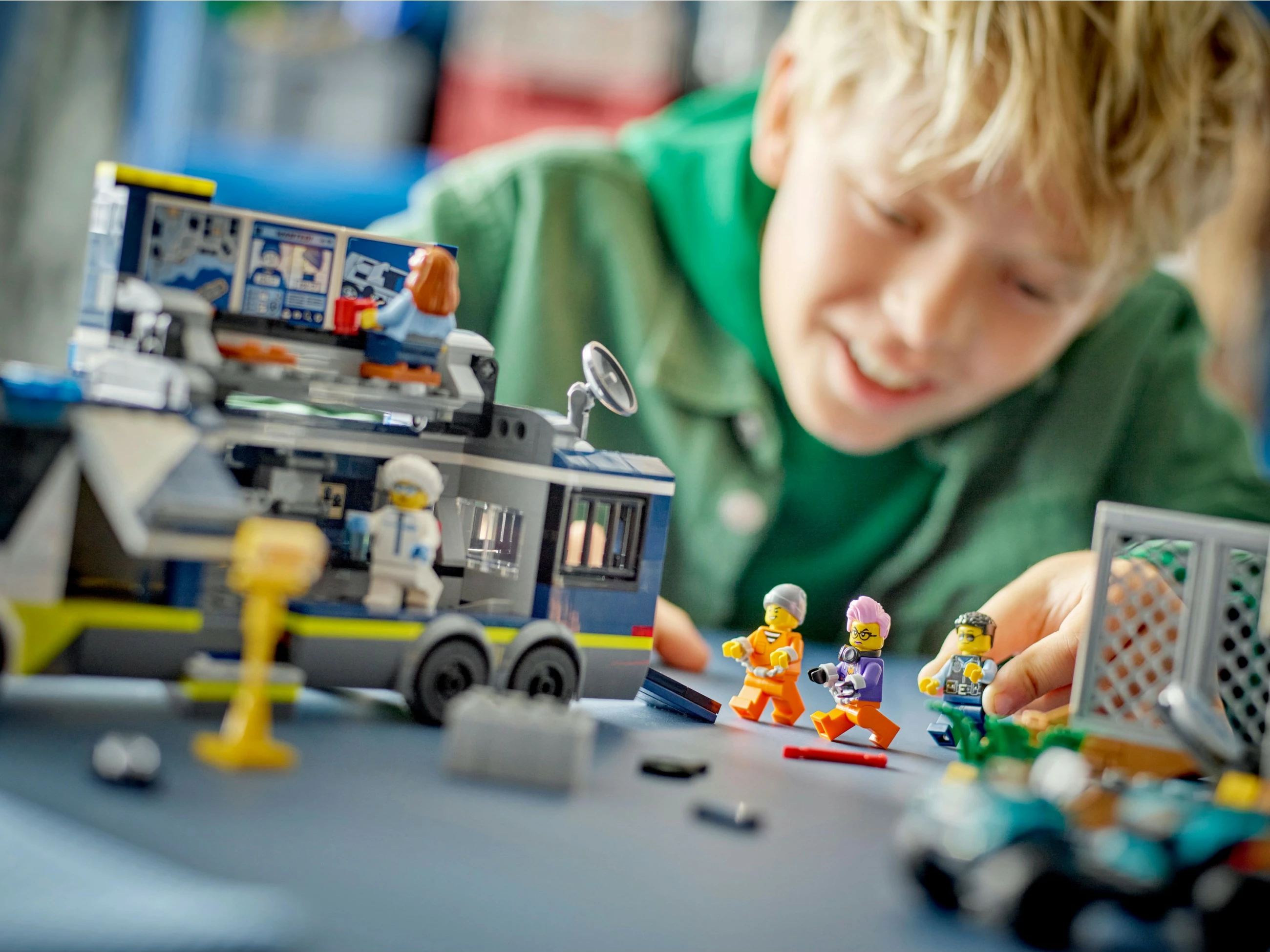 Set ndërtimi LEGO City Police Mobile Crime Lab Truck 674 pjesë, shumëngjyrësh