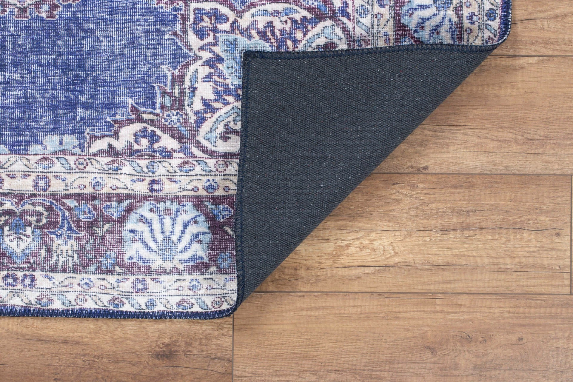 Qilim Conceptum Hypnose, chenille blu, 230x330cm, ngjyrë e kaltër e errët AL 249