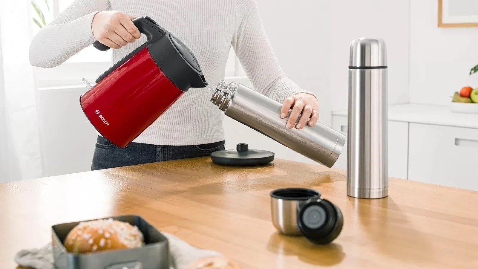 Vluese uji Bosch TWK7L464, 1.7L, 2400W, e kuqe