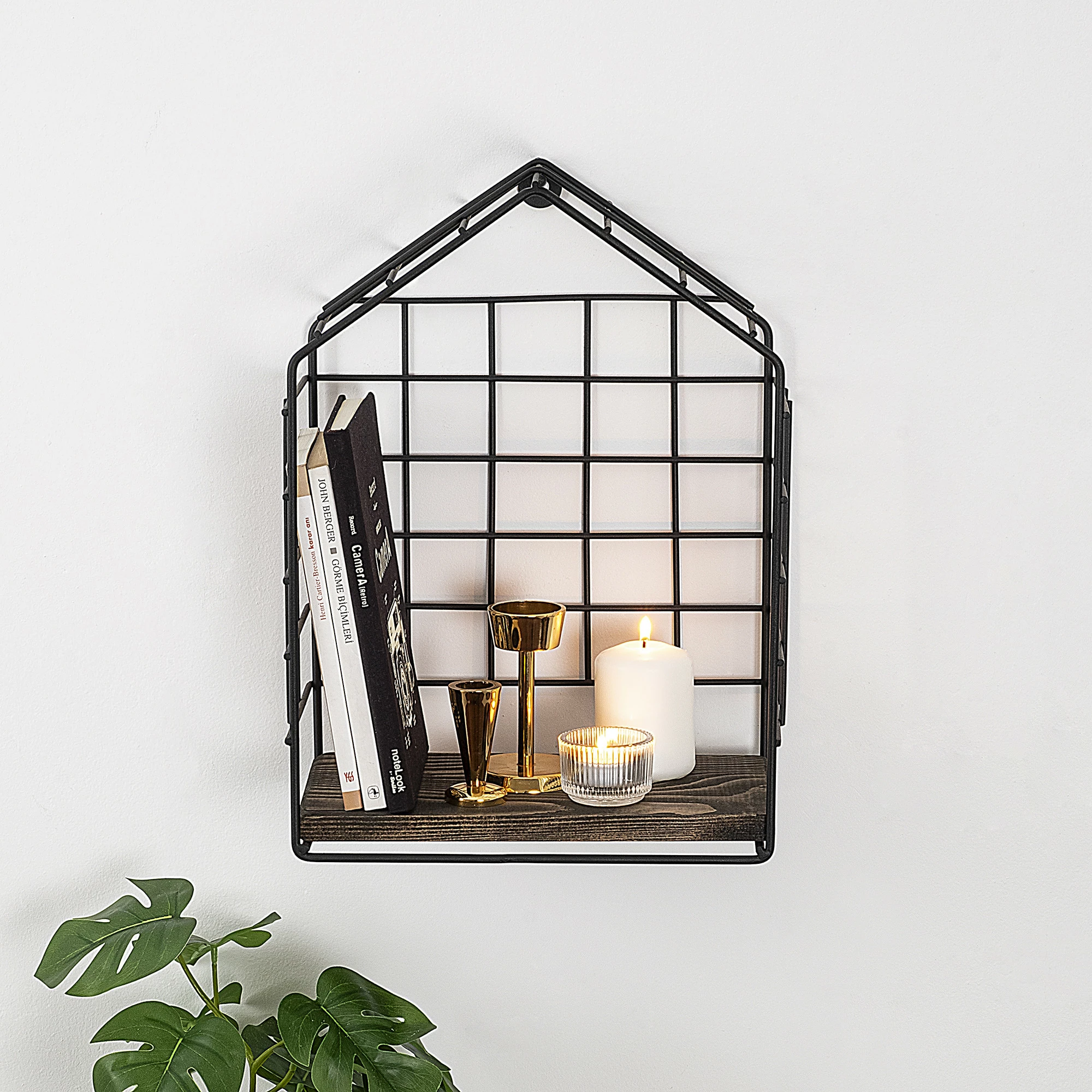 Raft muri Hanah Home, Ranunculus, ngjyrë e zezë dhe arre e errët