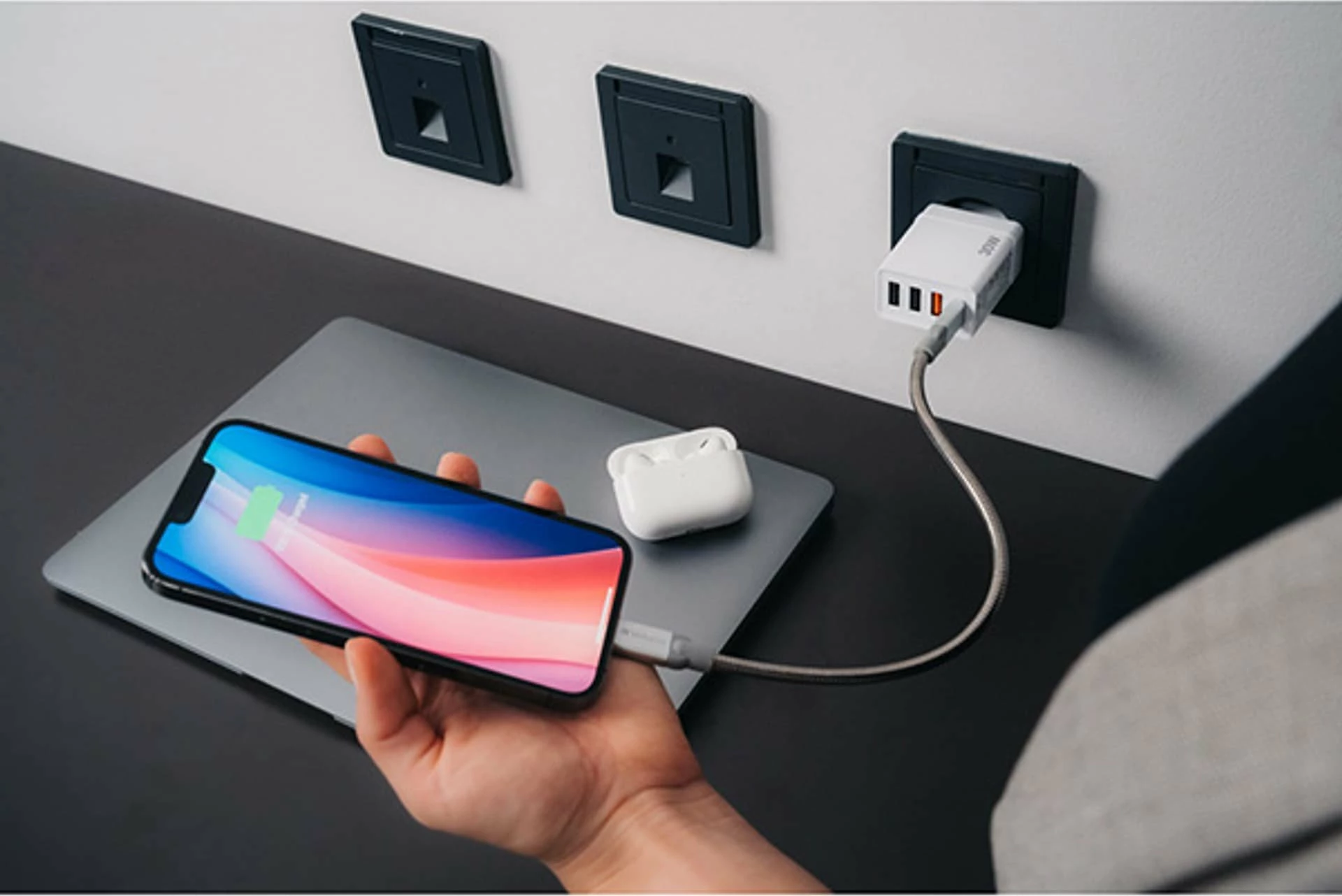 Karikues muri Verbatim CHR-30EU2 (49701) 30W, 1x USB-C PD 20W + 3x USB-A (QC 3.0 18W + 2x 10W), prizë EU, i bardhë