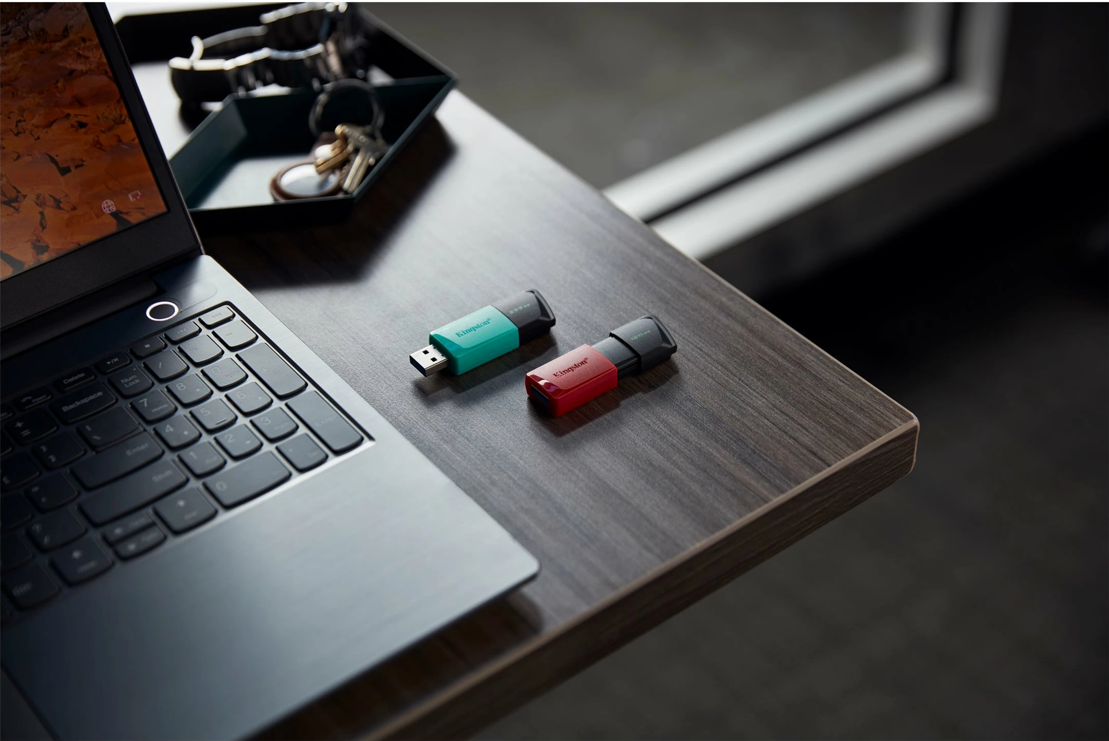 USB Stick Kingston DataTraveler Exodia M 128GB, USB 3.2, Kuqe e zezë