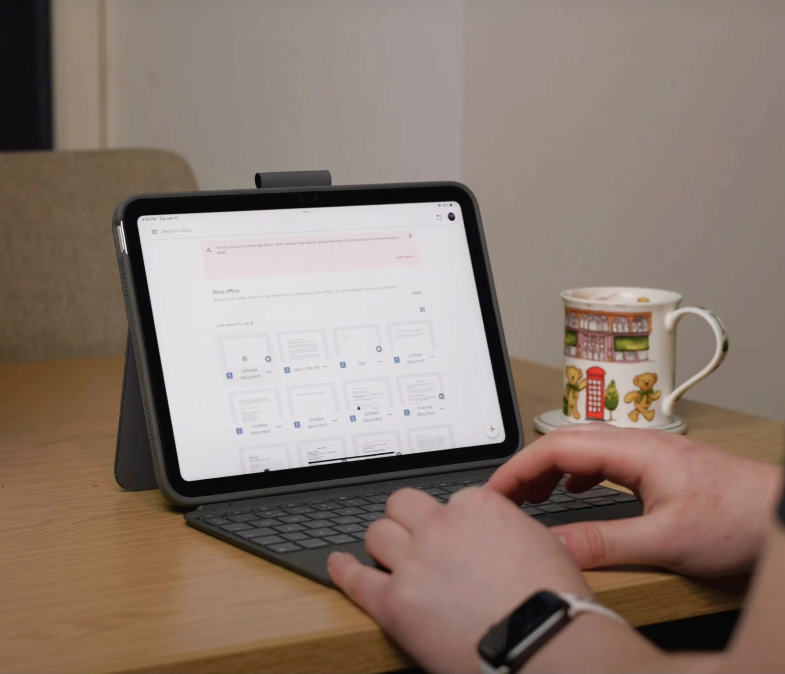 Tastierë me touchpad Logitech Combo Touch për iPad 10th Gen, QWERTY, Oxford Grey