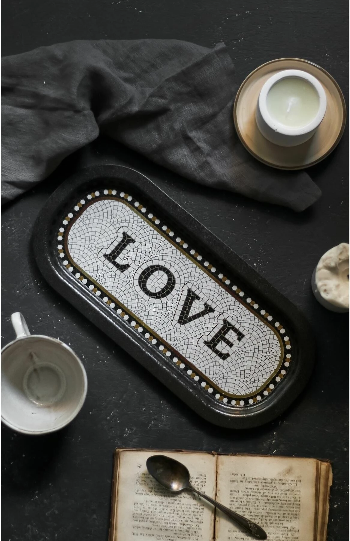 Tabaka metalike, shumëngjyrëshe, Hermia Concept, LOVE, 16x35cm