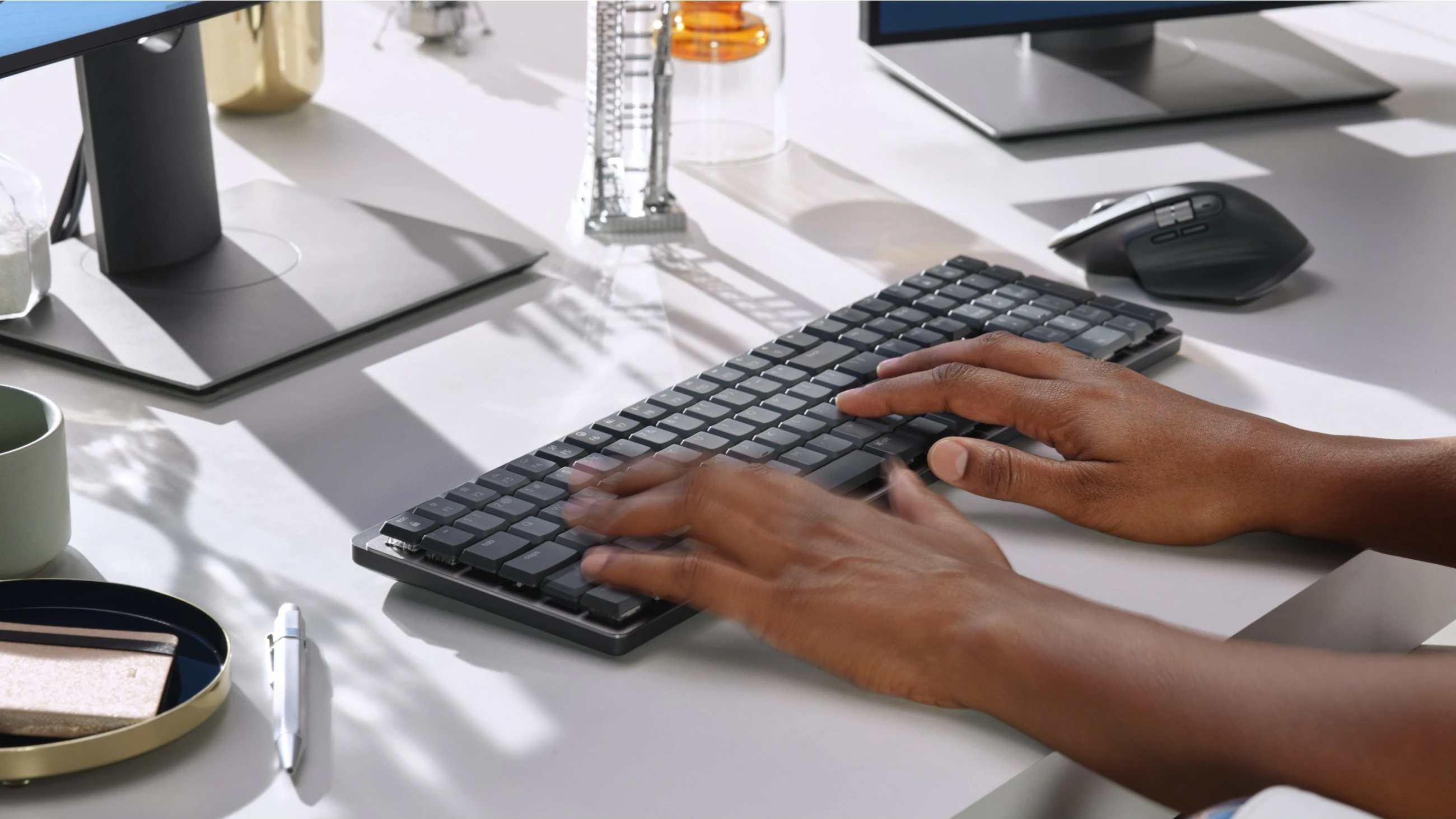 Tastierë mekanike Logitech MX Mechanical Wireless, ndriçim LED i bardhë, full-size, Bluetooth/RF, US Intern