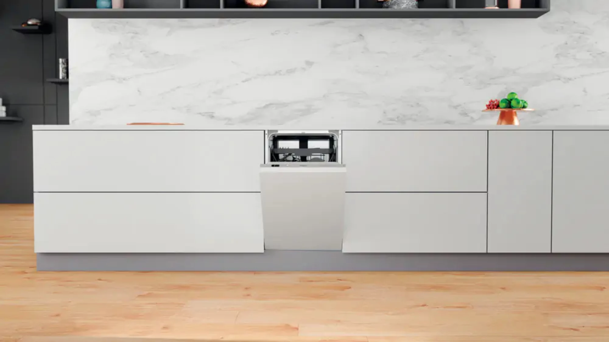 Enëlarëse e integruar plotësisht Whirlpool WSIC 3M27, 45 cm, 10 servise, klasa E, 6th Sense, FlexiSpace, argjendtë