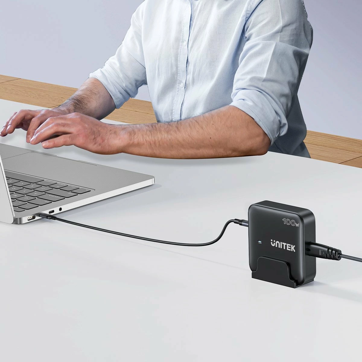 Karikues desktop GaN Unitek P1229A (P1229AWH01-EU) 100W 2x USB-A + 2x USB-C PD/QC, i bardhë