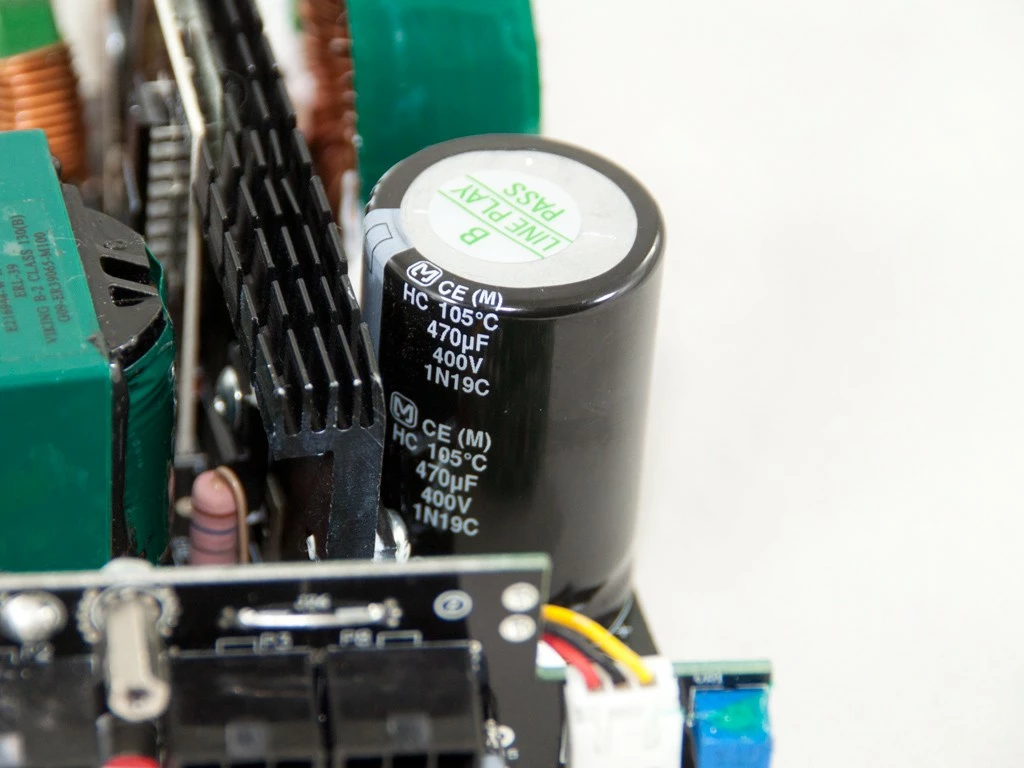 Kasë furnizimi Rebeltec RAPTOR 700W, 80+ Bronze, DC-DC, kabllo të zeza, ATX