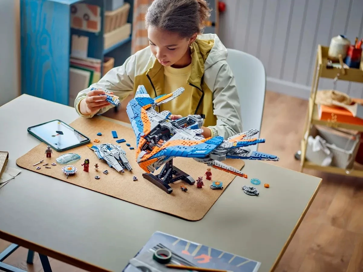 Set LEGO Marvel 76286 Milano Spaceship, 5 minifigura, Blu dhe Portokalli