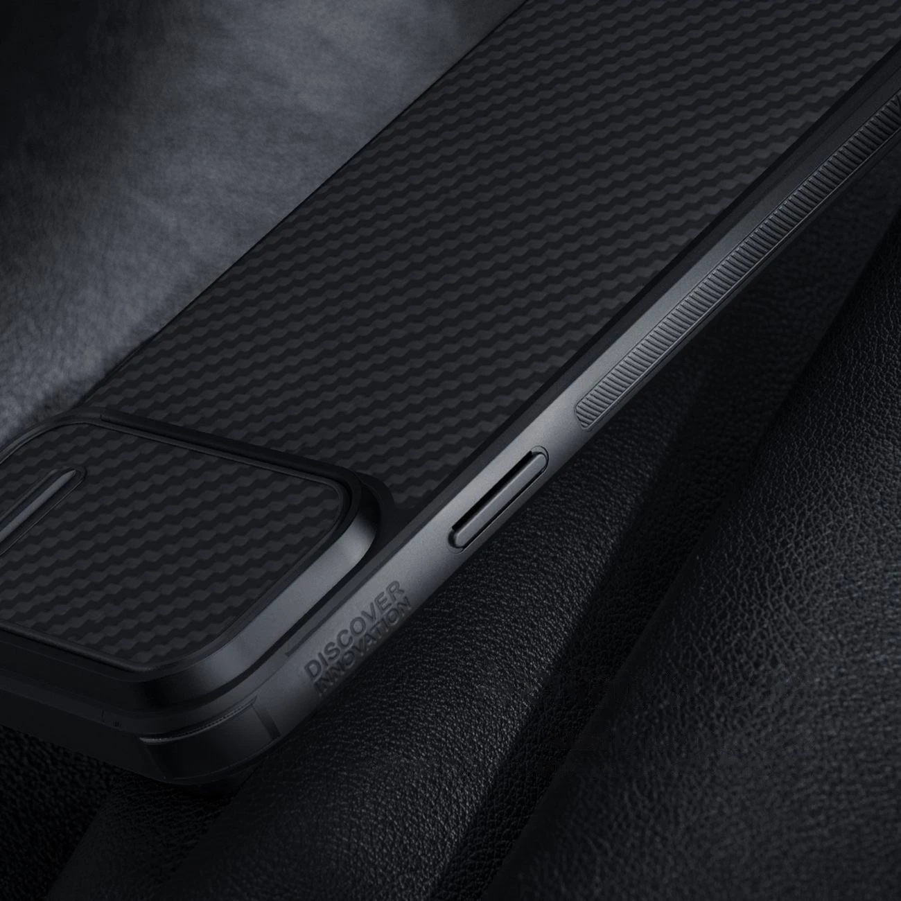 Mbështjellës Nillkin Synthetic Fiber S Case për iPhone 14, me kapak kamere, i zi